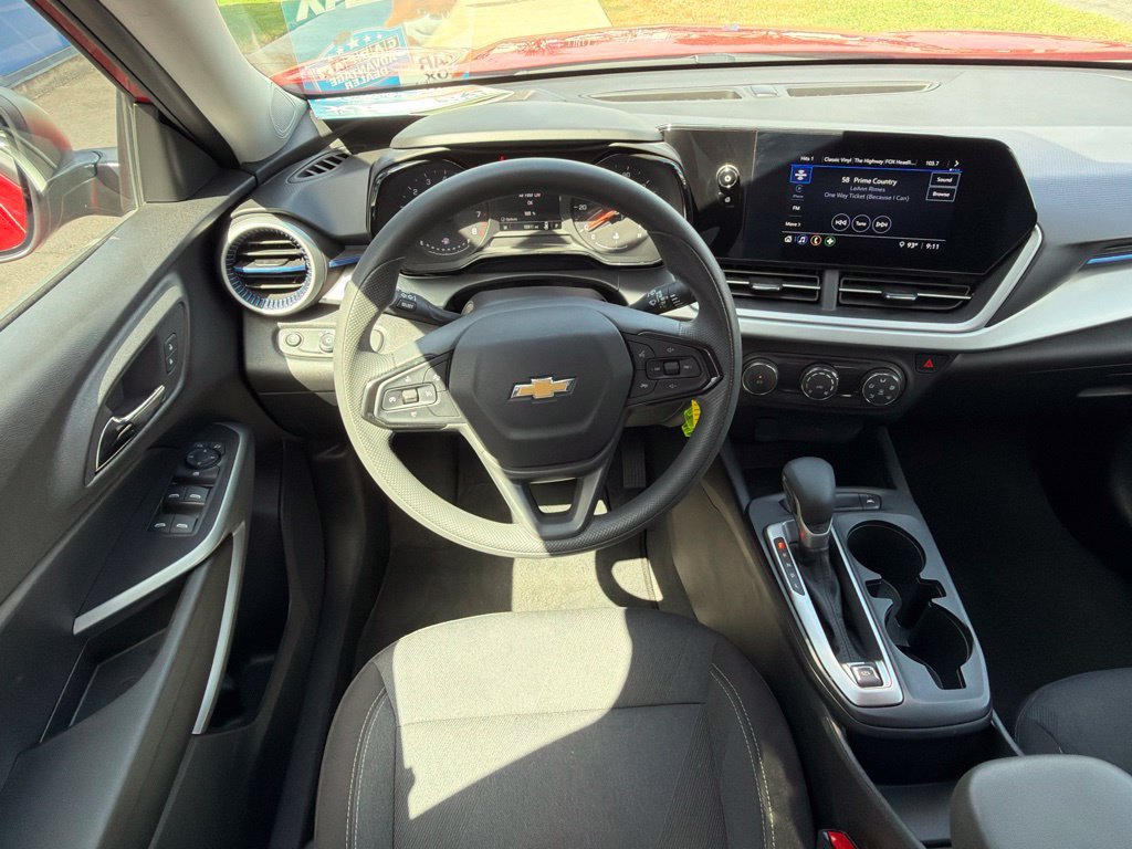 Used 2026 Chevrolet Trax LS FWD image 18