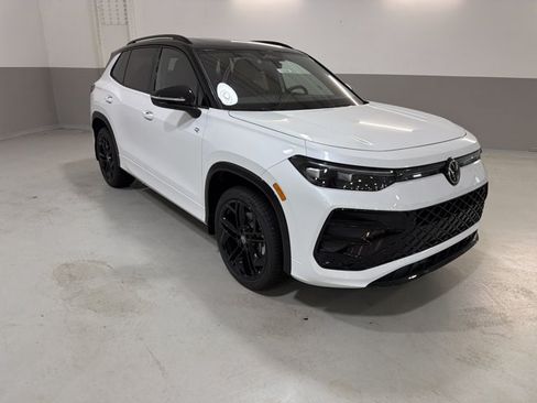 New 2026 Volkswagen Tiguan SE R-Line AWD/4WD image 4