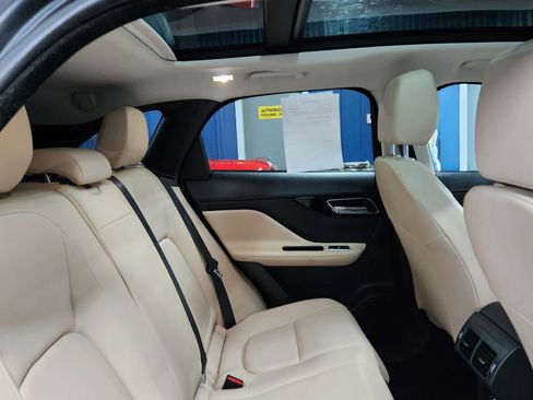 Used 2017 Jaguar F-PACE Premium image 17