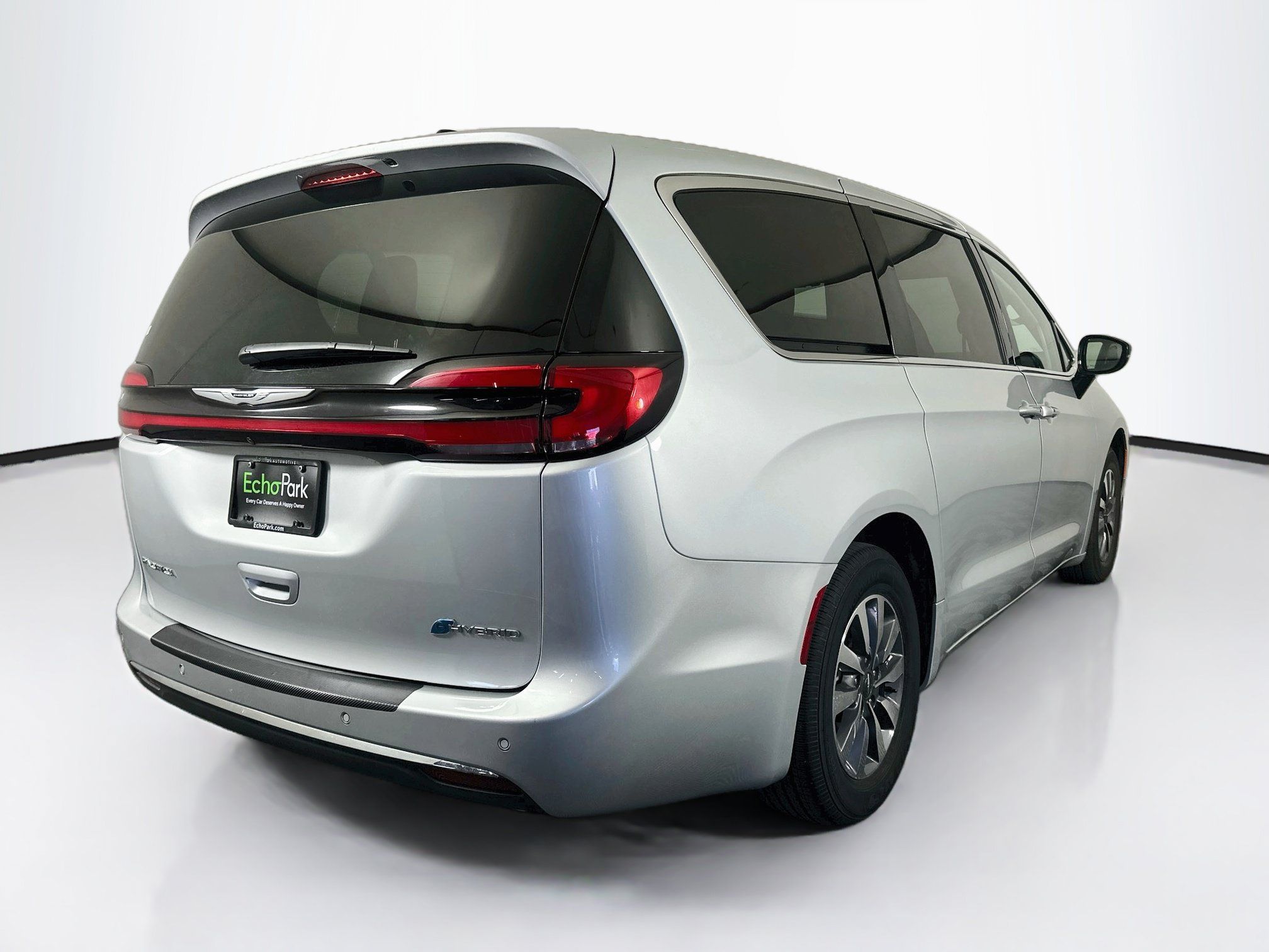 Used 2024 Chrysler Pacifica Limited FWD image 9