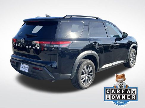 Used 2025 Nissan Pathfinder SV image 3