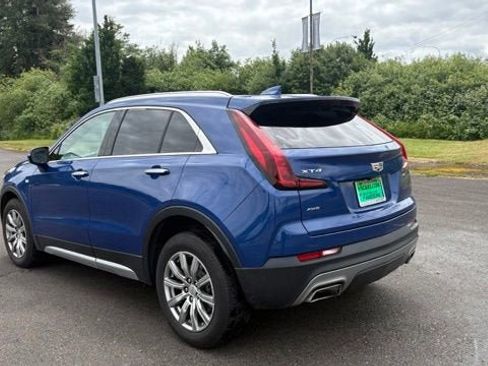 Used 2022 Cadillac XT4 Premium Luxury w/ Safety Alert Package AWD/4WD image 4