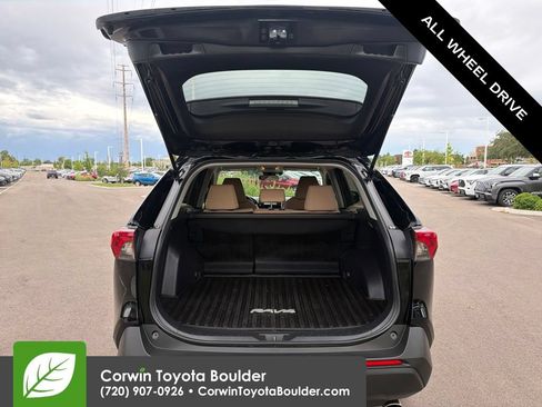 Used 2021 Toyota RAV4 XLE w/ XLE Grade Weather Package AWD/4WD image 17