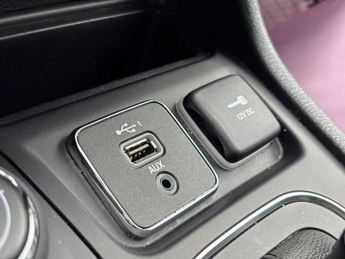 Used 2020 Jeep Cherokee Latitude Plus image 23