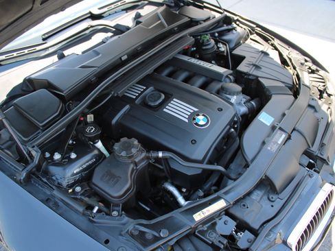 Used 2007 BMW 328i Convertible image 25