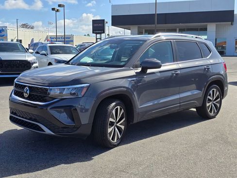 Used 2022 Volkswagen Taos SE AWD/4WD image 2