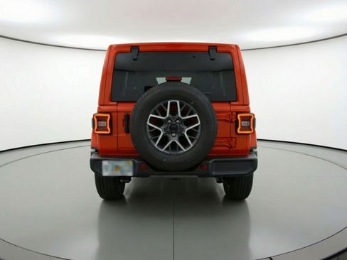 Used 2025 Jeep Wrangler Sahara image 7
