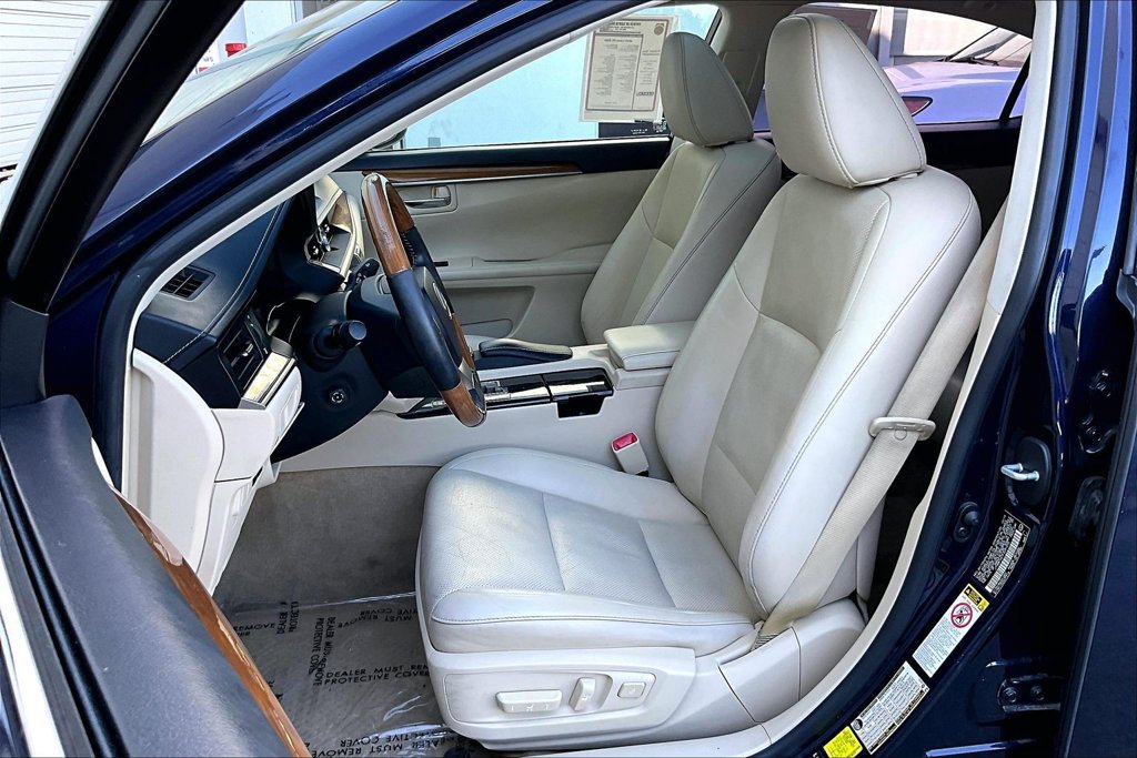 Used 2015 Lexus ES 300h w/ Navigation System Package FWD image 21