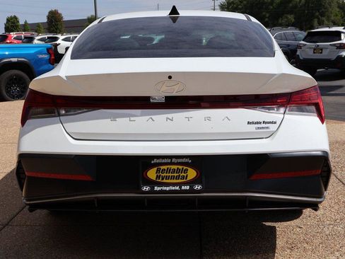 New 2025 Hyundai Elantra Limited image 5