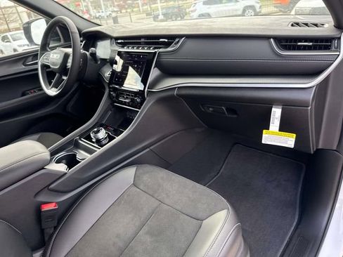 New 2025 Jeep Grand Cherokee L Altitude image 28