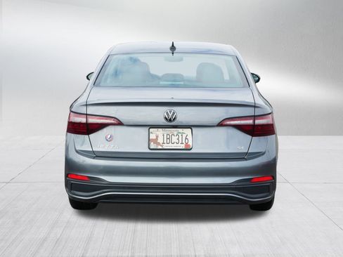 Used 2024 Volkswagen Jetta SE image 6