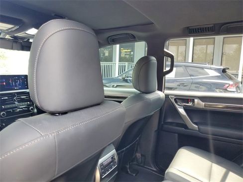 Used 2023 Lexus GX 460 Premium w/ Premium Package image 28