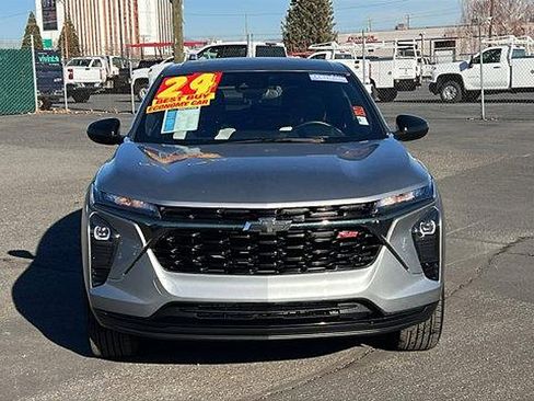 Certified 2024 Chevrolet Trax RS w/ Driver Confidence Package image 2