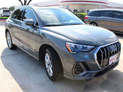 Used 2022 Audi Q3 2.0T Premium AWD/4WD image 2