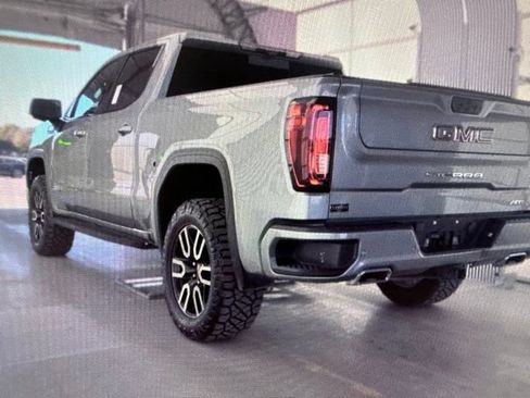 Used 2024 GMC Sierra 1500 AT4 w/ Technology Package AWD/4WD image 9