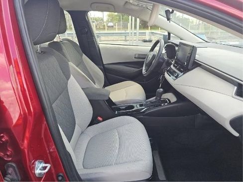Used 2022 Toyota Corolla LE FWD image 5