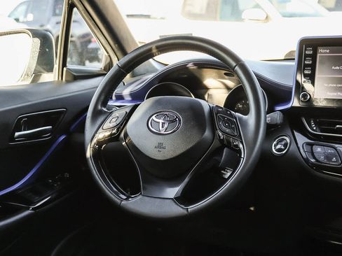 Used 2020 Toyota C-HR XLE FWD image 15