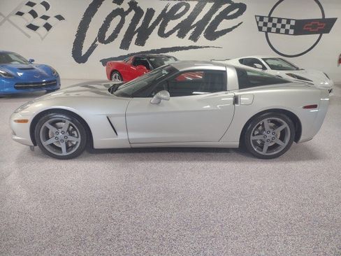 Used 2007 Chevrolet Corvette Coupe w/ Preferred Equipment Group RWD image 8
