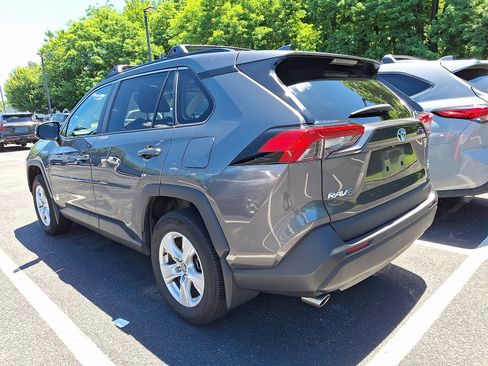 Used 2021 Toyota RAV4 XLE w/ Convenience Package AWD/4WD image 3