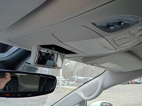 Used 2021 Chrysler Pacifica Touring-L w/ Uconnect Theater Family Group AWD/4WD image 27