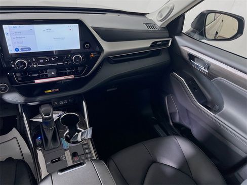 New 2026 Toyota Highlander Limited image 20