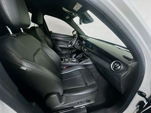 Used 2022 Alfa Romeo Stelvio Sprint image 30