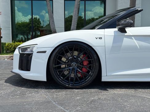 Used 2017 Audi R8 V10 w/ Carbon Exterior Package AWD/4WD image 13