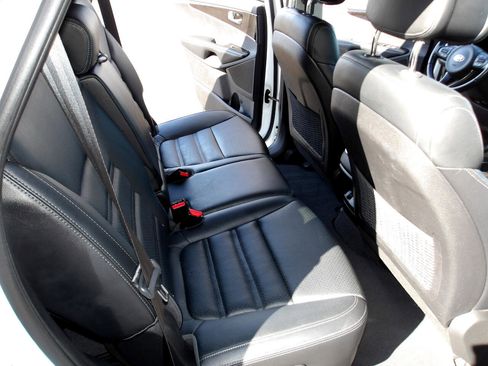 Used 2016 Kia Sorento EX w/ EX Premium Package image 12