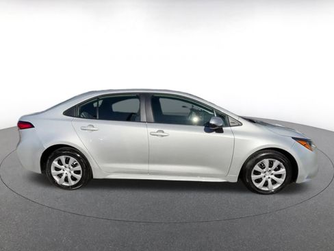 Used 2025 Toyota Corolla LE image 16