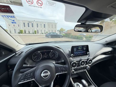 Used 2025 Nissan Sentra SV image 33