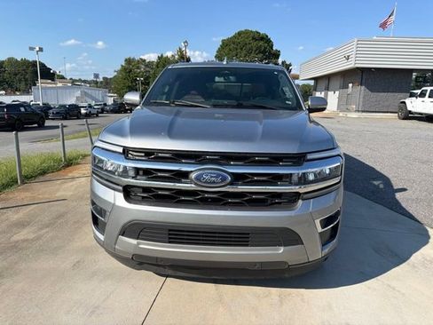 Used 2024 Ford Expedition Limited AWD/4WD image 2