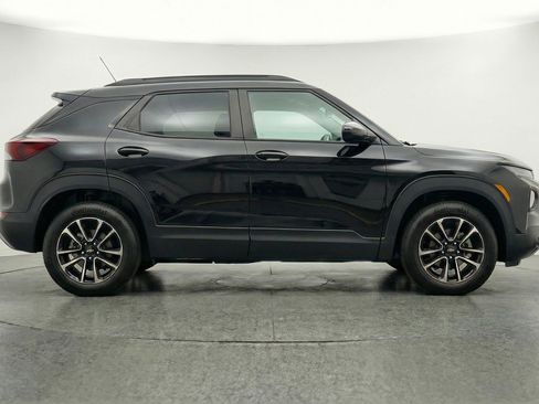 Used 2025 Chevrolet TrailBlazer LT image 11