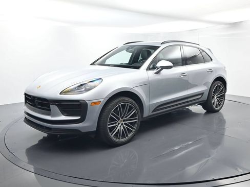 Certified 2026 Porsche Macan AWD/4WD image 1