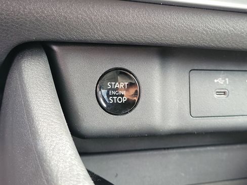 Used 2025 Nissan Rogue SV AWD/4WD image 28