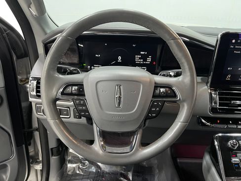 Used 2019 Lincoln Navigator Select AWD/4WD image 21