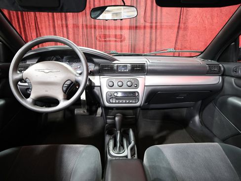 Used 2005 Chrysler Sebring Touring image 17