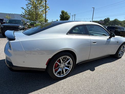 Used 2024 Dodge Charger Daytona Scat Pack w/ Plus Group AWD/4WD image 8