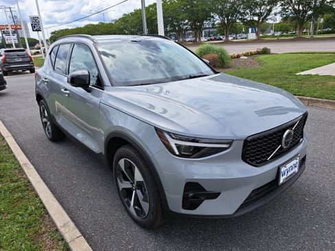 New 2026 Volvo XC40 B5 Plus w/ Protection Package Premier AWD/4WD image 2