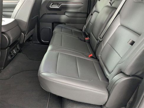 Used 2025 GMC Sierra 1500 SLT image 27