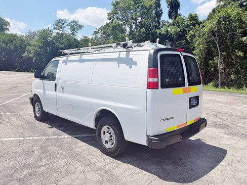Used 2018 Chevrolet Express 2500 w/ Driver Convenience Package RWD image 7