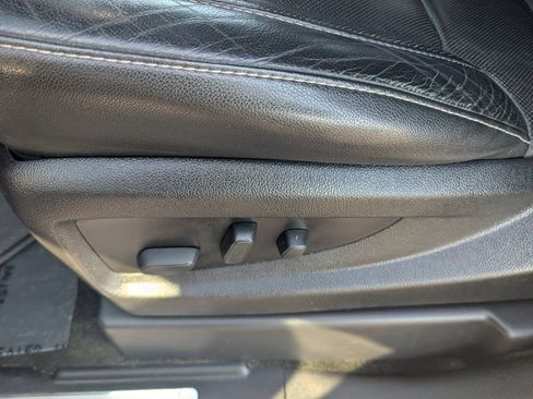 Used 2017 GMC Yukon XL SLT w/ Premium Edition image 13