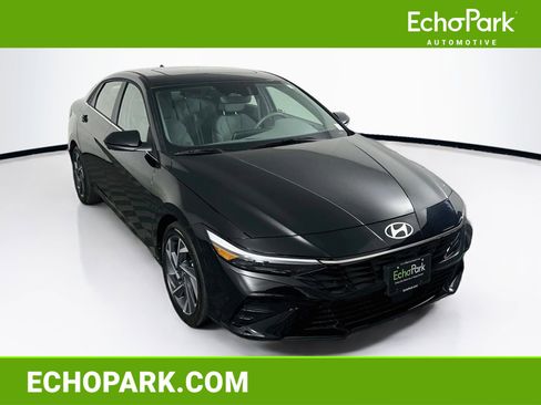 Used 2025 Hyundai Elantra SEL FWD image 1