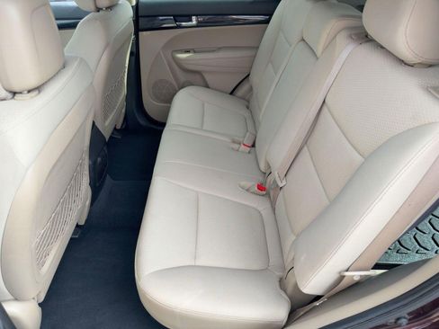 Used 2012 Kia Sorento LX image 13