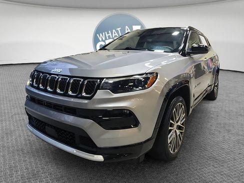 Used 2023 Jeep Compass Limited w/ Elite Group AWD/4WD image 9