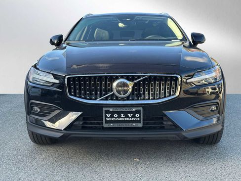 Certified 2024 Volvo V60 B5 Cross Country Plus image 8