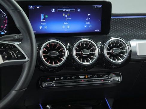 Used 2024 Mercedes-Benz GLB 250 4MATIC image 13