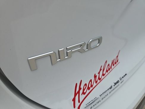 Used 2024 Kia Niro EX FWD image 19