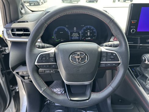 Certified 2025 Toyota Sienna XSE w/ XSE Plus Package image 18