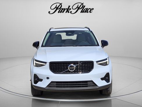 Used 2026 Volvo XC40 B5 Plus w/ Protection Package Premier image 9