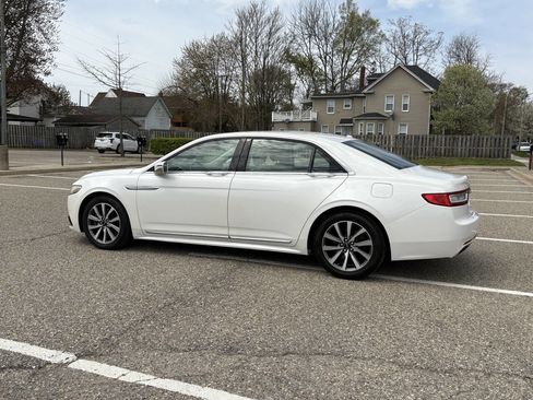 Used 2017 Lincoln Continental Premiere FWD image 13